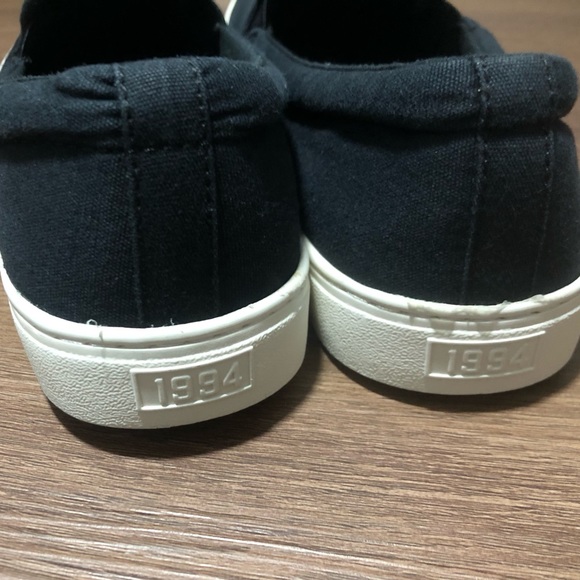 Old Navy Slip On Shoes, Black Canvas, Women’s Size 8 - Picture 4 of 11